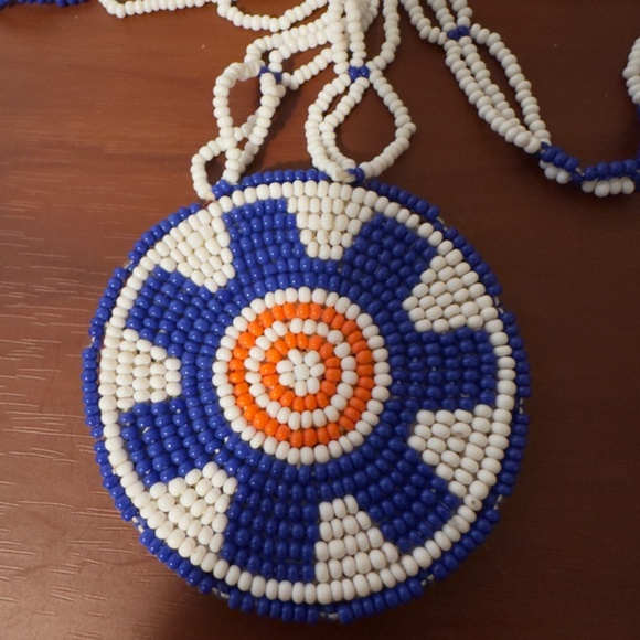 Native American-style beaded medallion necklace - Picture 3 of 4
